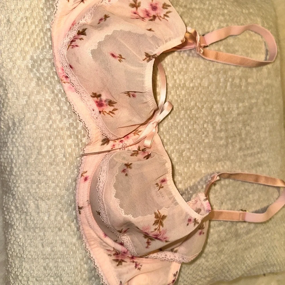 Victoria's Secret Pink Floral Lace Bra - Picture 6 of 8